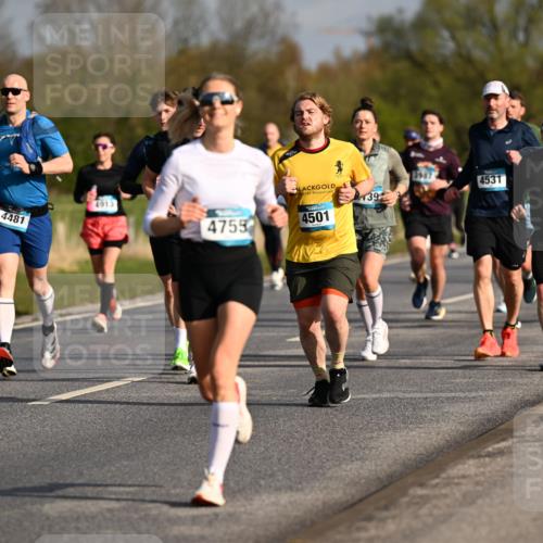 12.04.2026 - 45. Internationalen Wilhelmsburger Insellauf Dr. Thomas Lammeyer http://msf.ph/oto/9433347 12.04.2026 09:17:55 Laufen 4481, 3785, 39, 4913, 4755, 4501, 3907, 4531 meine-sportfotos.de