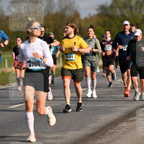 12.04.2026 - 45. Internationalen Wilhelmsburger Insellauf Dr. Thomas Lammeyer http://msf.ph/oto/9433350 12.04.2026 09:17:55 Laufen 3907, 45, 3785, 4481, 4755, 4501 meine-sportfotos.de
