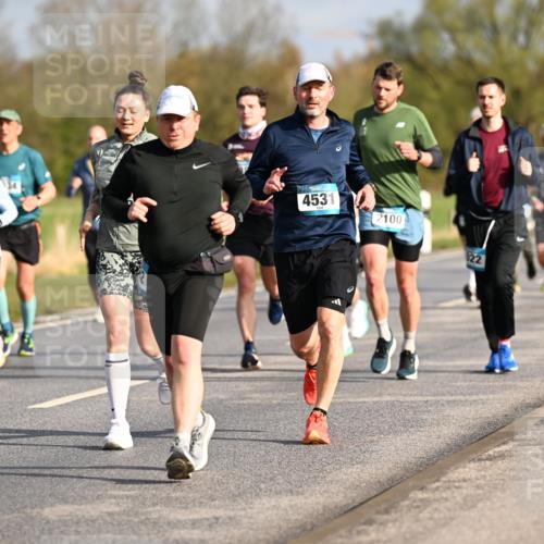 12.04.2026 - 45. Internationalen Wilhelmsburger Insellauf Dr. Thomas Lammeyer http://msf.ph/oto/9433360 12.04.2026 09:17:57 Laufen 1, 5359, 4531, 2100, 122 meine-sportfotos.de