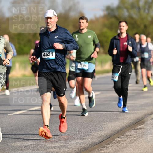 12.04.2026 - 45. Internationalen Wilhelmsburger Insellauf Dr. Thomas Lammeyer http://msf.ph/oto/9433366 12.04.2026 09:17:58 Laufen 4531, 2100, 122 meine-sportfotos.de