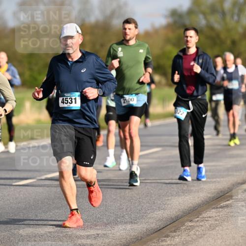 12.04.2026 - 45. Internationalen Wilhelmsburger Insellauf Dr. Thomas Lammeyer http://msf.ph/oto/9433367 12.04.2026 09:17:59 Laufen 4531, 2100, 022 meine-sportfotos.de