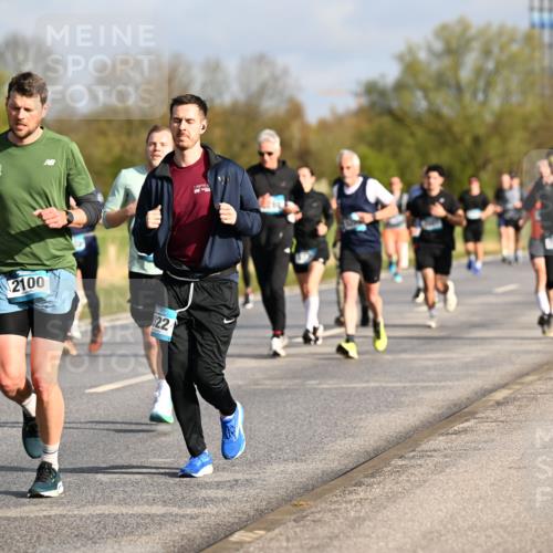 12.04.2026 - 45. Internationalen Wilhelmsburger Insellauf Dr. Thomas Lammeyer http://msf.ph/oto/9433377 12.04.2026 09:18:01 Laufen 3987, 2025, 2100, 122 meine-sportfotos.de