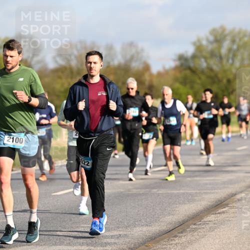 12.04.2026 - 45. Internationalen Wilhelmsburger Insellauf Dr. Thomas Lammeyer http://msf.ph/oto/9433378 12.04.2026 09:18:01 Laufen 3987, 2100, 022, 1, 5000 meine-sportfotos.de