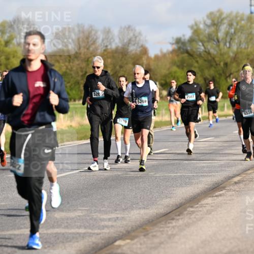 12.04.2026 - 45. Internationalen Wilhelmsburger Insellauf Dr. Thomas Lammeyer http://msf.ph/oto/9433379 12.04.2026 09:18:02 Laufen 436, 4402, 528, 3779, 5299, 2507, 5538 meine-sportfotos.de