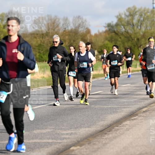 12.04.2026 - 45. Internationalen Wilhelmsburger Insellauf Dr. Thomas Lammeyer http://msf.ph/oto/9433380 12.04.2026 09:18:02 Laufen 528, 4367, 4402, 122, 3779, 2507, 5299, 5538 meine-sportfotos.de