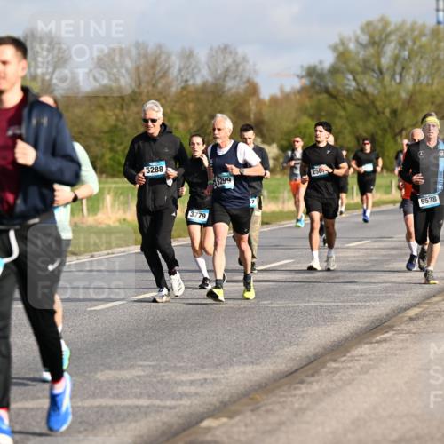 12.04.2026 - 45. Internationalen Wilhelmsburger Insellauf Dr. Thomas Lammeyer http://msf.ph/oto/9433381 12.04.2026 09:18:02 Laufen 4402, 5288, 5299, 250, 122, 3779, 5538, 2812 meine-sportfotos.de