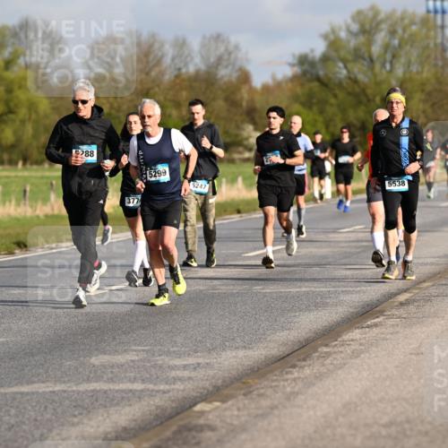 12.04.2026 - 45. Internationalen Wilhelmsburger Insellauf Dr. Thomas Lammeyer http://msf.ph/oto/9433384 12.04.2026 09:18:03 Laufen 2039, 288, 5299, 377, 5247, 5538 meine-sportfotos.de