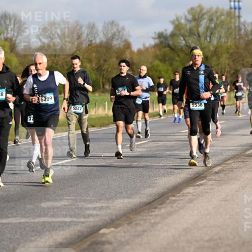 12.04.2026 - 45. Internationalen Wilhelmsburger Insellauf Dr. Thomas Lammeyer http://msf.ph/oto/9433385 12.04.2026 09:18:04 Laufen 5288, 3, 37, 5299, 5247, 2507, 435, 5538, 2812 meine-sportfotos.de