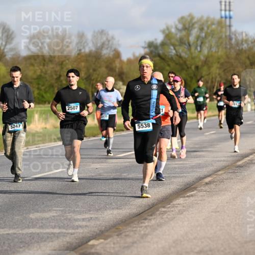 12.04.2026 - 45. Internationalen Wilhelmsburger Insellauf Dr. Thomas Lammeyer http://msf.ph/oto/9433389 12.04.2026 09:18:05 Laufen 5299, 5247, 2507, 4435, 5538, 2812 meine-sportfotos.de