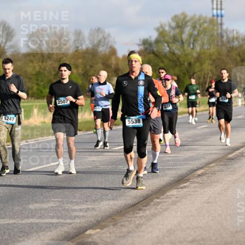 12.04.2026 - 45. Internationalen Wilhelmsburger Insellauf Dr. Thomas Lammeyer http://msf.ph/oto/9433390 12.04.2026 09:18:05 Laufen 5299, 5247, 2507, 4435, 5538, 4634, 2812 meine-sportfotos.de