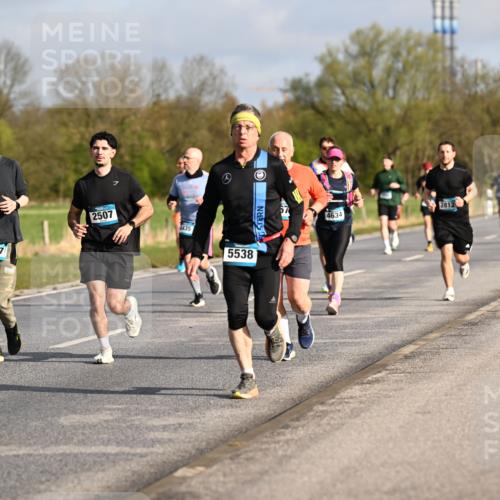 12.04.2026 - 45. Internationalen Wilhelmsburger Insellauf Dr. Thomas Lammeyer http://msf.ph/oto/9433392 12.04.2026 09:18:06 Laufen 5247, 2507, 1435, 5538, 4634, 2812 meine-sportfotos.de