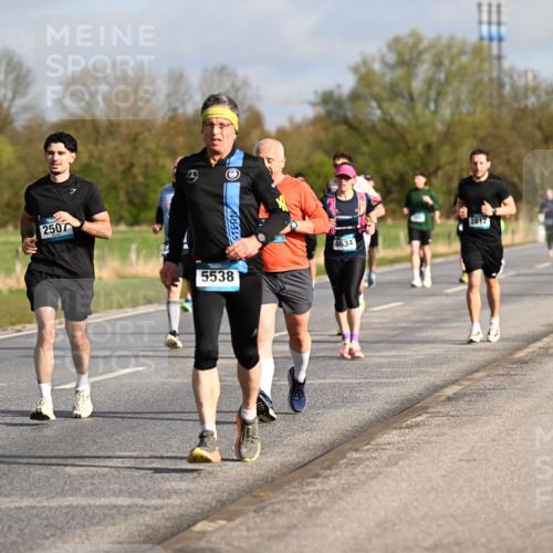 12.04.2026 - 45. Internationalen Wilhelmsburger Insellauf Dr. Thomas Lammeyer http://msf.ph/oto/9433394 12.04.2026 09:18:06 Laufen 5247, 2507, 5538, 4634, 2812 meine-sportfotos.de