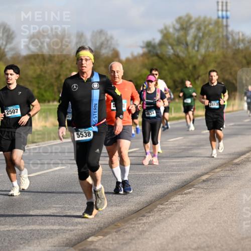 12.04.2026 - 45. Internationalen Wilhelmsburger Insellauf Dr. Thomas Lammeyer http://msf.ph/oto/9433396 12.04.2026 09:18:06 Laufen 5247, 2507, 5538, 4634, 2812 meine-sportfotos.de