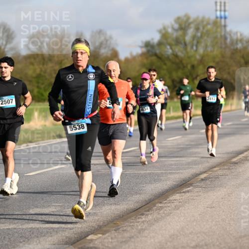 12.04.2026 - 45. Internationalen Wilhelmsburger Insellauf Dr. Thomas Lammeyer http://msf.ph/oto/9433397 12.04.2026 09:18:06 Laufen 5247, 2507, 5538, 4634, 2812 meine-sportfotos.de