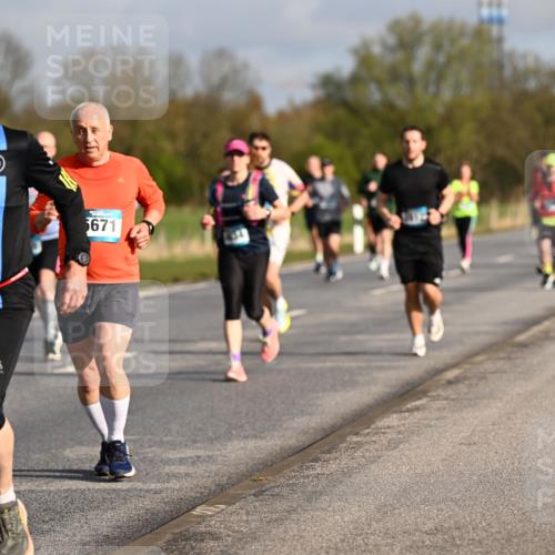 12.04.2026 - 45. Internationalen Wilhelmsburger Insellauf Dr. Thomas Lammeyer http://msf.ph/oto/9433400 12.04.2026 09:18:08 Laufen 5538, 5671 meine-sportfotos.de
