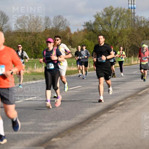 12.04.2026 - 45. Internationalen Wilhelmsburger Insellauf Dr. Thomas Lammeyer http://msf.ph/oto/9433401 12.04.2026 09:18:08 Laufen 3671, 568, 5643, 2102, 2656 meine-sportfotos.de