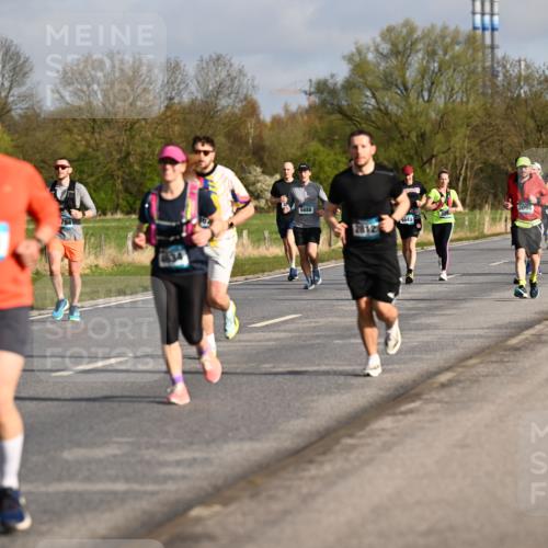 12.04.2026 - 45. Internationalen Wilhelmsburger Insellauf Dr. Thomas Lammeyer http://msf.ph/oto/9433402 12.04.2026 09:18:09 Laufen 5671, 5688, 2812, 102, 2656, 5643 meine-sportfotos.de
