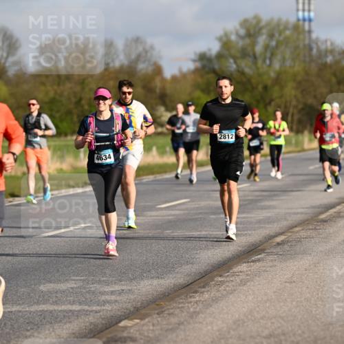 12.04.2026 - 45. Internationalen Wilhelmsburger Insellauf Dr. Thomas Lammeyer http://msf.ph/oto/9433403 12.04.2026 09:18:09 Laufen 5671, 4634, 2812 meine-sportfotos.de