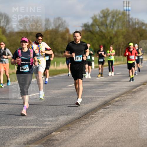 12.04.2026 - 45. Internationalen Wilhelmsburger Insellauf Dr. Thomas Lammeyer http://msf.ph/oto/9433404 12.04.2026 09:18:10 Laufen 435, 4634, 2812 meine-sportfotos.de