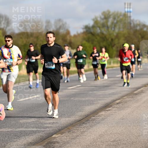 12.04.2026 - 45. Internationalen Wilhelmsburger Insellauf Dr. Thomas Lammeyer http://msf.ph/oto/9433410 12.04.2026 09:18:10 Laufen 4634, 4062, 2812 meine-sportfotos.de