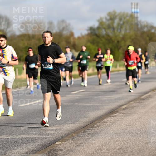 12.04.2026 - 45. Internationalen Wilhelmsburger Insellauf Dr. Thomas Lammeyer http://msf.ph/oto/9433411 12.04.2026 09:18:11 Laufen 4634, 406, 2812 meine-sportfotos.de