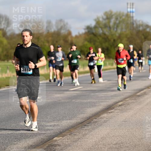 12.04.2026 - 45. Internationalen Wilhelmsburger Insellauf Dr. Thomas Lammeyer http://msf.ph/oto/9433414 12.04.2026 09:18:11 Laufen 5764, 52, 2812 meine-sportfotos.de