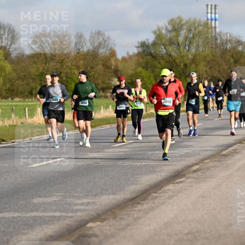 12.04.2026 - 45. Internationalen Wilhelmsburger Insellauf Dr. Thomas Lammeyer http://msf.ph/oto/9433423 12.04.2026 09:18:13 Laufen 5688, 5441, 3892, 3256, 3098, 2104, 5643, 2656 meine-sportfotos.de