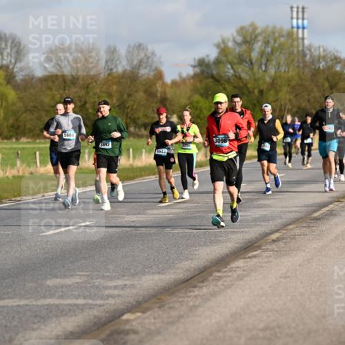12.04.2026 - 45. Internationalen Wilhelmsburger Insellauf Dr. Thomas Lammeyer http://msf.ph/oto/9433425 12.04.2026 09:18:13 Laufen 5441, 2102, 5688, 3098, 3892, 3256, 5643, 2656 meine-sportfotos.de