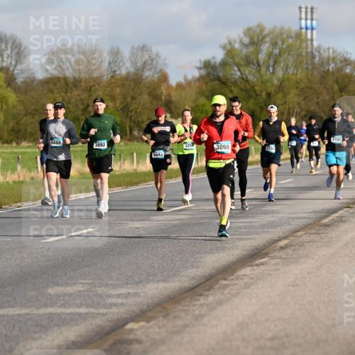 12.04.2026 - 45. Internationalen Wilhelmsburger Insellauf Dr. Thomas Lammeyer http://msf.ph/oto/9433427 12.04.2026 09:18:13 Laufen 5688, 2656, 54, 3892, 2102, 3256, 3098, 2104, 5643 meine-sportfotos.de