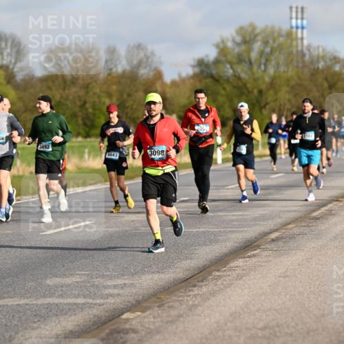 12.04.2026 - 45. Internationalen Wilhelmsburger Insellauf Dr. Thomas Lammeyer http://msf.ph/oto/9433433 12.04.2026 09:18:15 Laufen 5688, 3892, 5643, 3098, 2054, 210, 2102, 2656 meine-sportfotos.de