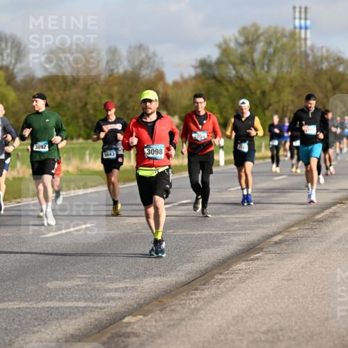 12.04.2026 - 45. Internationalen Wilhelmsburger Insellauf Dr. Thomas Lammeyer http://msf.ph/oto/9433434 12.04.2026 09:18:15 Laufen 5688, 3892, 5643, 3098, 2054, 104, 102, 2656 meine-sportfotos.de