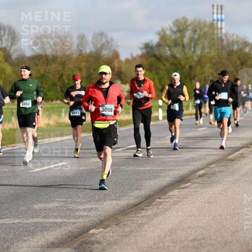 12.04.2026 - 45. Internationalen Wilhelmsburger Insellauf Dr. Thomas Lammeyer http://msf.ph/oto/9433435 12.04.2026 09:18:15 Laufen 3892, 5688, 2054, 5643, 3098, 210, 2666, 2102 meine-sportfotos.de