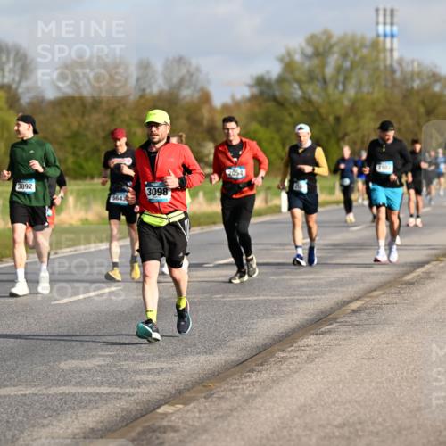 12.04.2026 - 45. Internationalen Wilhelmsburger Insellauf Dr. Thomas Lammeyer http://msf.ph/oto/9433437 12.04.2026 09:18:15 Laufen 5688, 3892, 5643, 3098, 2054, 2102, 2656 meine-sportfotos.de