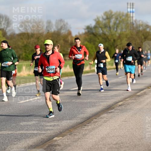 12.04.2026 - 45. Internationalen Wilhelmsburger Insellauf Dr. Thomas Lammeyer http://msf.ph/oto/9433438 12.04.2026 09:18:15 Laufen 5688, 3892, 3098, 2054, 2102 meine-sportfotos.de
