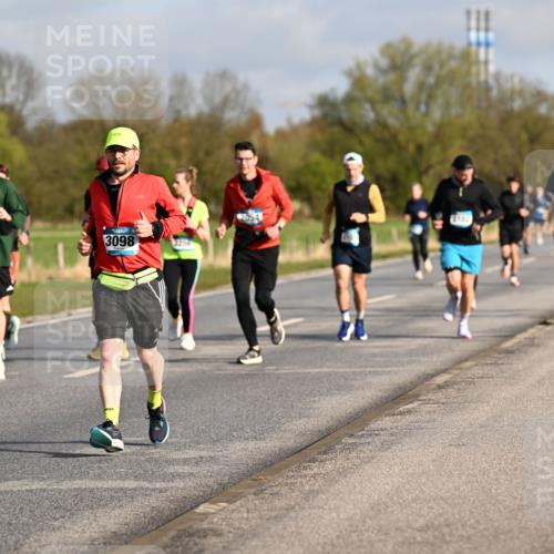 12.04.2026 - 45. Internationalen Wilhelmsburger Insellauf Dr. Thomas Lammeyer http://msf.ph/oto/9433441 12.04.2026 09:18:16 Laufen 568, 3892, 3098, 3356, 2054 meine-sportfotos.de