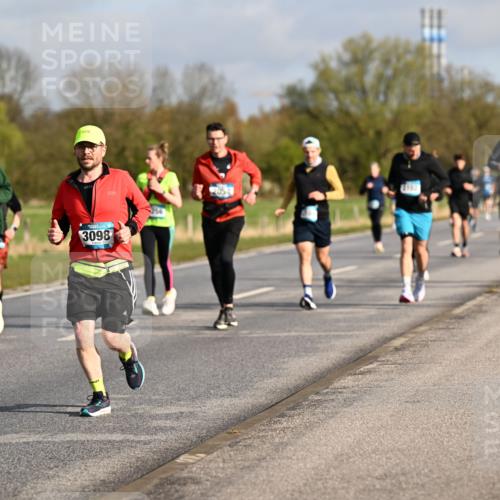 12.04.2026 - 45. Internationalen Wilhelmsburger Insellauf Dr. Thomas Lammeyer http://msf.ph/oto/9433442 12.04.2026 09:18:16 Laufen 8, 3892, 3098, 2102 meine-sportfotos.de