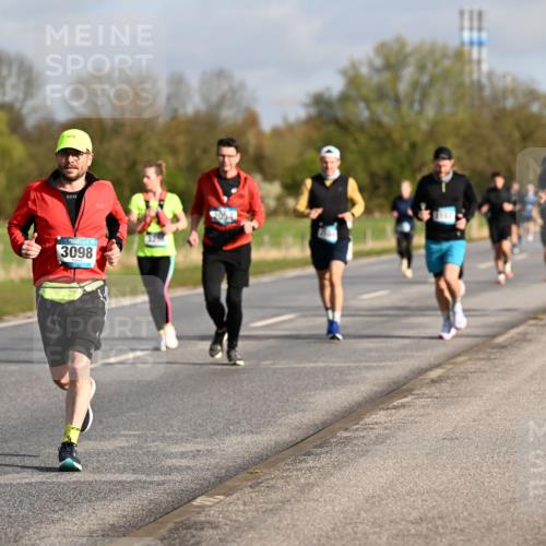 12.04.2026 - 45. Internationalen Wilhelmsburger Insellauf Dr. Thomas Lammeyer http://msf.ph/oto/9433444 12.04.2026 09:18:16 Laufen 3892, 3098, 325 meine-sportfotos.de