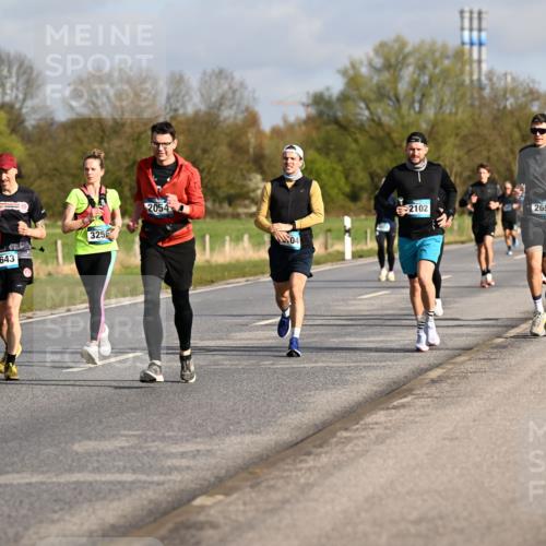 12.04.2026 - 45. Internationalen Wilhelmsburger Insellauf Dr. Thomas Lammeyer http://msf.ph/oto/9433449 12.04.2026 09:18:17 Laufen 3098, 1, 3256, 2102 meine-sportfotos.de