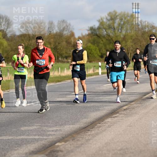 12.04.2026 - 45. Internationalen Wilhelmsburger Insellauf Dr. Thomas Lammeyer http://msf.ph/oto/9433451 12.04.2026 09:18:17 Laufen 5643, 98, 3256, 2054, 2104, 2102, 2656 meine-sportfotos.de