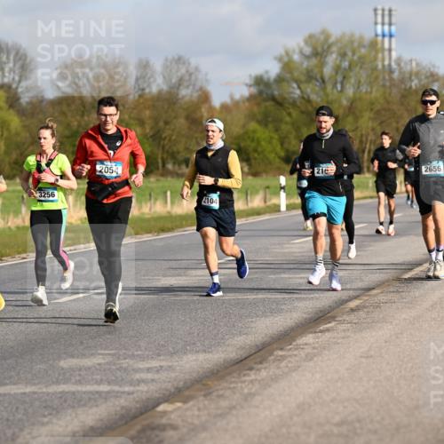 12.04.2026 - 45. Internationalen Wilhelmsburger Insellauf Dr. Thomas Lammeyer http://msf.ph/oto/9433452 12.04.2026 09:18:17 Laufen 3, 5643, 3256, 2054, 2104, 21, 2656 meine-sportfotos.de