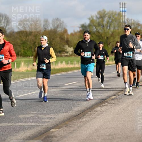 12.04.2026 - 45. Internationalen Wilhelmsburger Insellauf Dr. Thomas Lammeyer http://msf.ph/oto/9433460 12.04.2026 09:18:19 Laufen 3256, 2054, 2104, 2102, 9654, 2656 meine-sportfotos.de