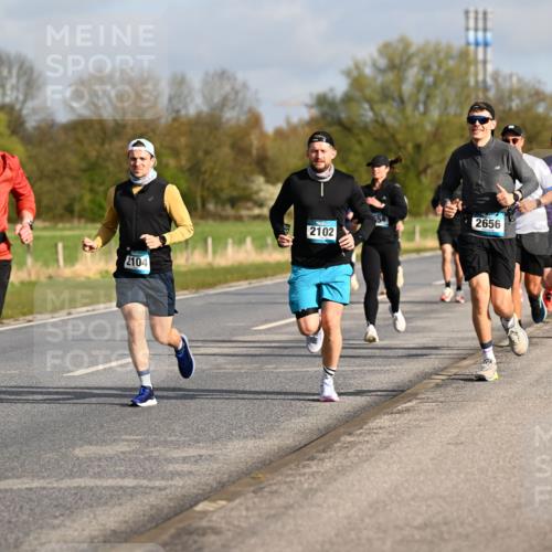 12.04.2026 - 45. Internationalen Wilhelmsburger Insellauf Dr. Thomas Lammeyer http://msf.ph/oto/9433462 12.04.2026 09:18:19 Laufen 3256, 2054, 2104, 2102, 2656 meine-sportfotos.de