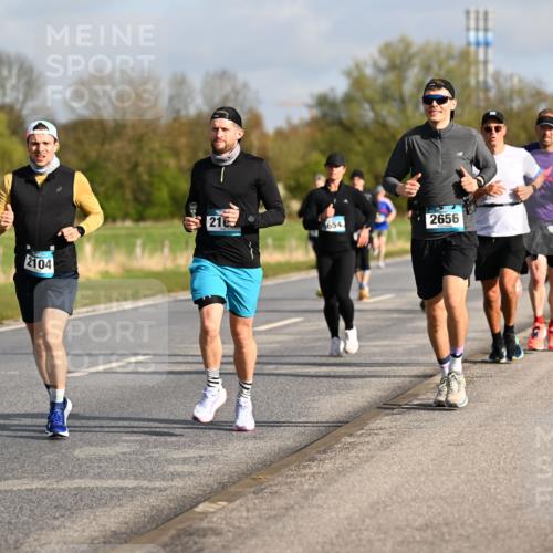 12.04.2026 - 45. Internationalen Wilhelmsburger Insellauf Dr. Thomas Lammeyer http://msf.ph/oto/9433467 12.04.2026 09:18:20 Laufen 2104, 21, 5654, 2656 meine-sportfotos.de