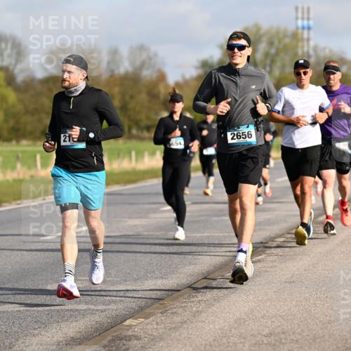 12.04.2026 - 45. Internationalen Wilhelmsburger Insellauf Dr. Thomas Lammeyer http://msf.ph/oto/9433472 12.04.2026 09:18:21 Laufen 2104, 21, 5654, 2656 meine-sportfotos.de