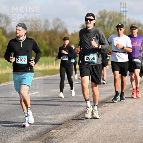12.04.2026 - 45. Internationalen Wilhelmsburger Insellauf Dr. Thomas Lammeyer http://msf.ph/oto/9433474 12.04.2026 09:18:21 Laufen 2102, 5654, 2656 meine-sportfotos.de
