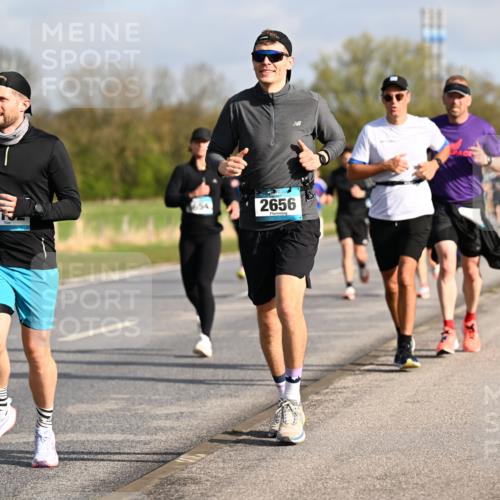 12.04.2026 - 45. Internationalen Wilhelmsburger Insellauf Dr. Thomas Lammeyer http://msf.ph/oto/9433477 12.04.2026 09:18:21 Laufen 654, 2656, 21 meine-sportfotos.de