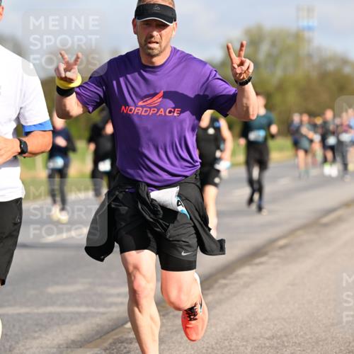 12.04.2026 - 45. Internationalen Wilhelmsburger Insellauf Dr. Thomas Lammeyer http://msf.ph/oto/9433495 12.04.2026 09:18:24 Laufen  meine-sportfotos.de