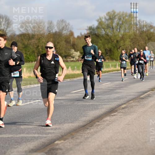 12.04.2026 - 45. Internationalen Wilhelmsburger Insellauf Dr. Thomas Lammeyer http://msf.ph/oto/9433503 12.04.2026 09:18:26 Laufen 392, 3887, 3653 meine-sportfotos.de