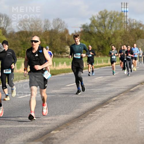 12.04.2026 - 45. Internationalen Wilhelmsburger Insellauf Dr. Thomas Lammeyer http://msf.ph/oto/9433505 12.04.2026 09:18:26 Laufen 3887, 3653 meine-sportfotos.de
