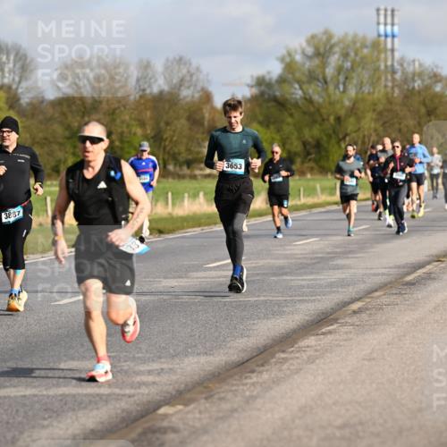 12.04.2026 - 45. Internationalen Wilhelmsburger Insellauf Dr. Thomas Lammeyer http://msf.ph/oto/9433506 12.04.2026 09:18:26 Laufen 3887, 3653 meine-sportfotos.de